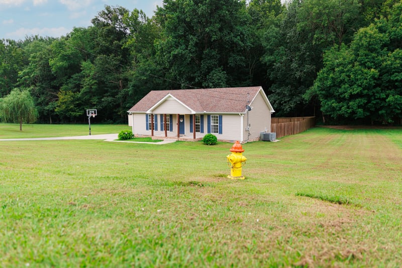 1421 Saint Paul Rd, Charlotte, TN 37036