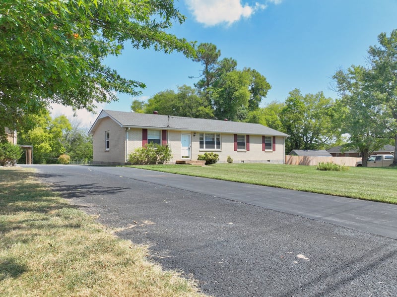 100 Mcbratney Dr, Hendersonville, TN 37075