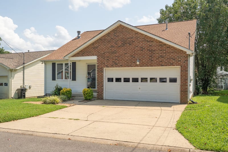 104 Edgehill Ln, Hendersonville, TN 37075