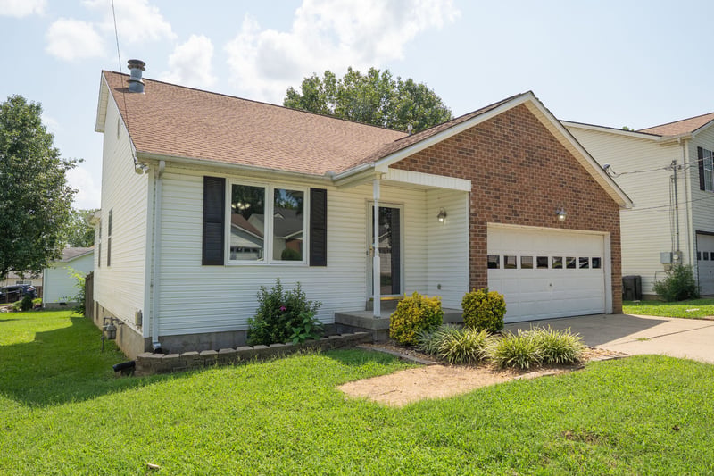 104 Edgehill Ln, Hendersonville, TN 37075