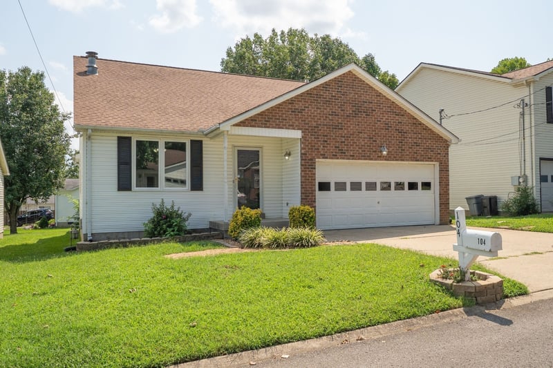 104 Edgehill Ln, Hendersonville, TN 37075