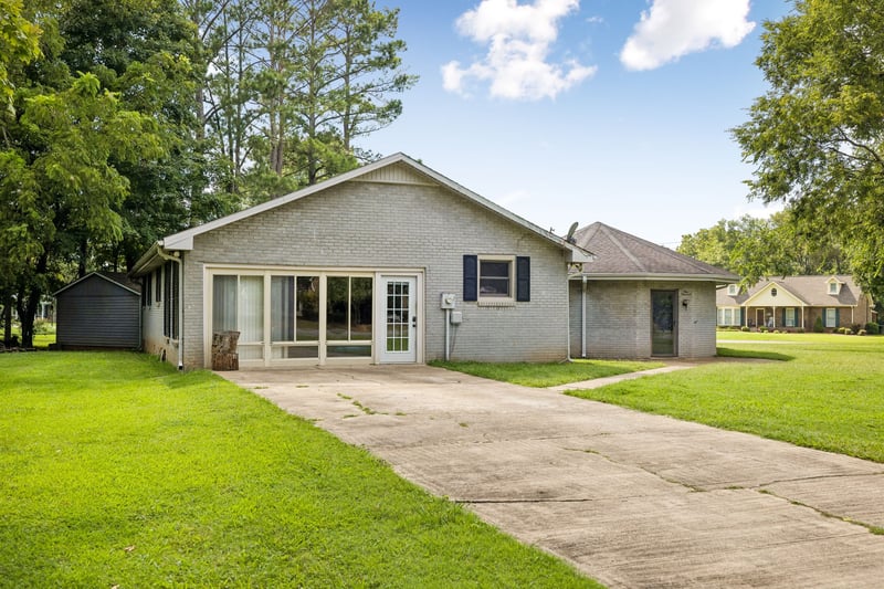 100 Lakewood Cir, Smyrna, TN 37167