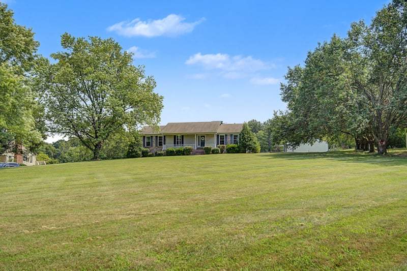 356 Lee Rd, Cottontown, TN 37048