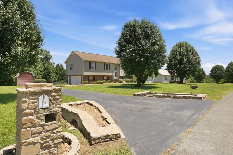 1529 Potter Dr, Columbia, TN 38401