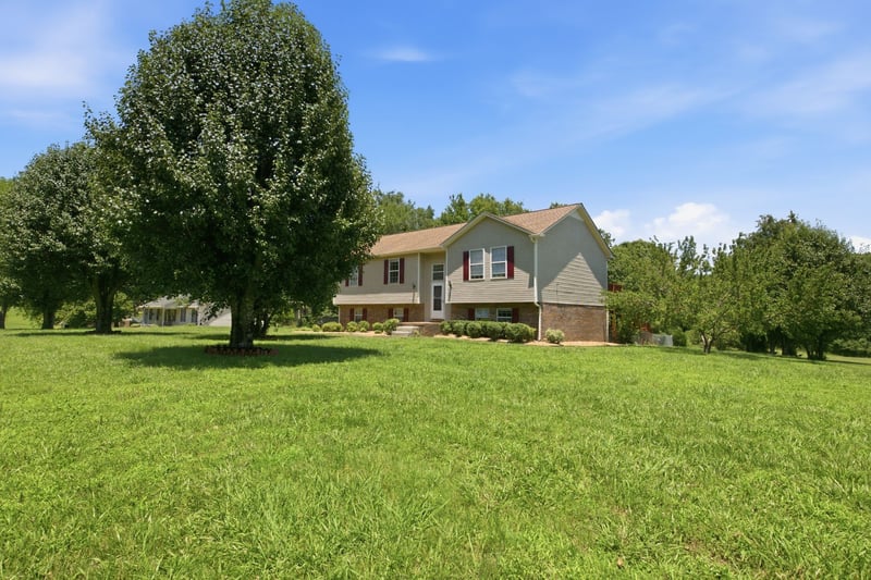 1529 Potter Dr, Columbia, TN 38401