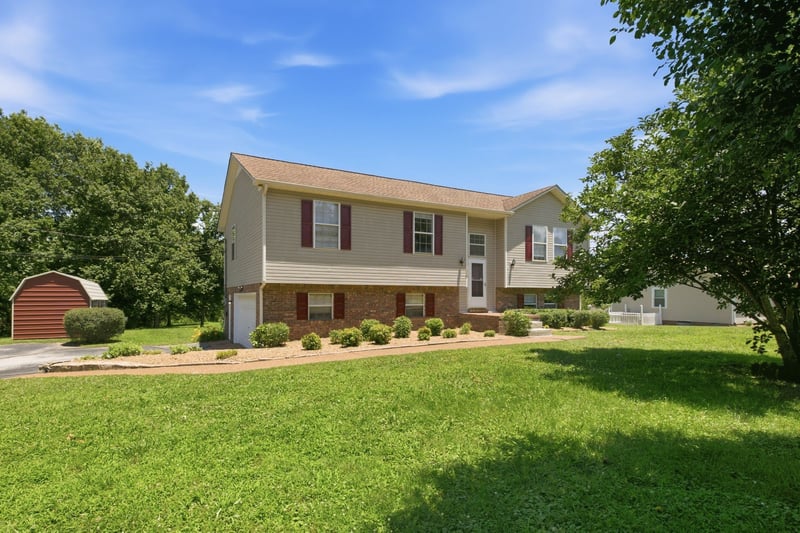 1529 Potter Dr, Columbia, TN 38401