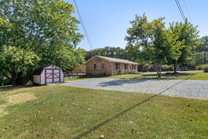 2011 Elm Hill Ct, Greenbrier, TN 37073