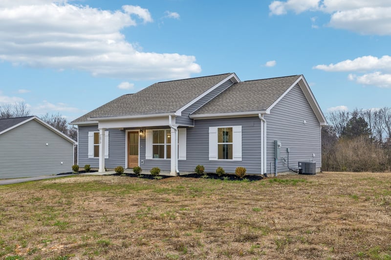 1073 Landing Ln, Adams, TN 37010