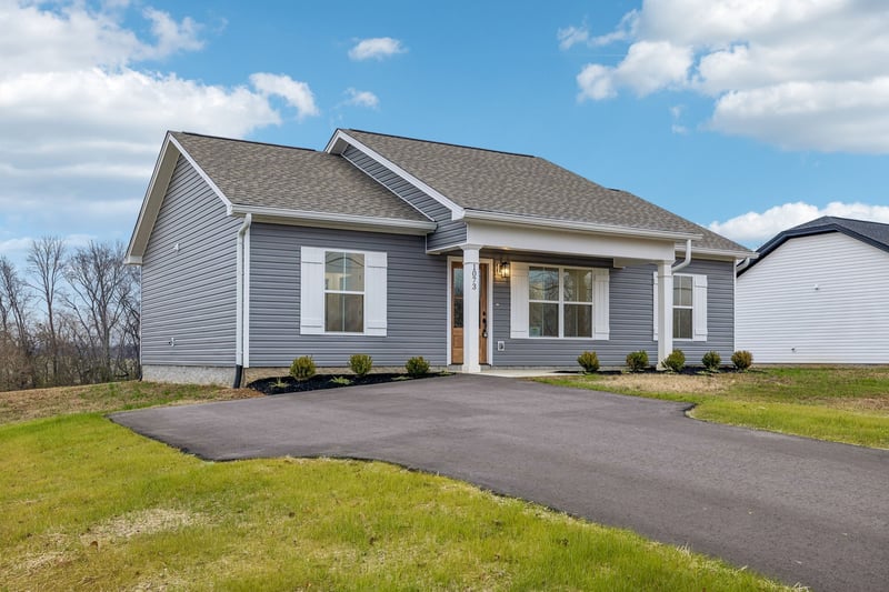 1073 Landing Ln, Adams, TN 37010
