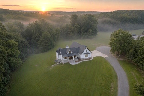 190 Jordan Cm Rd, Bon Aqua, TN 37025