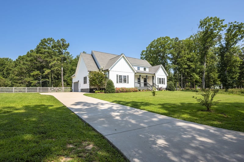 1624 Porter Rd, Burns, TN 37029