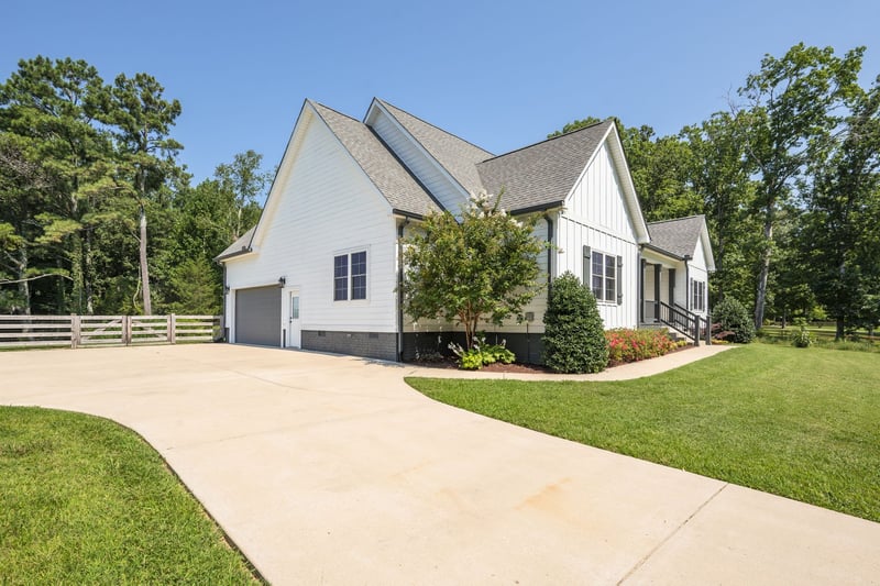 1624 Porter Rd, Burns, TN 37029