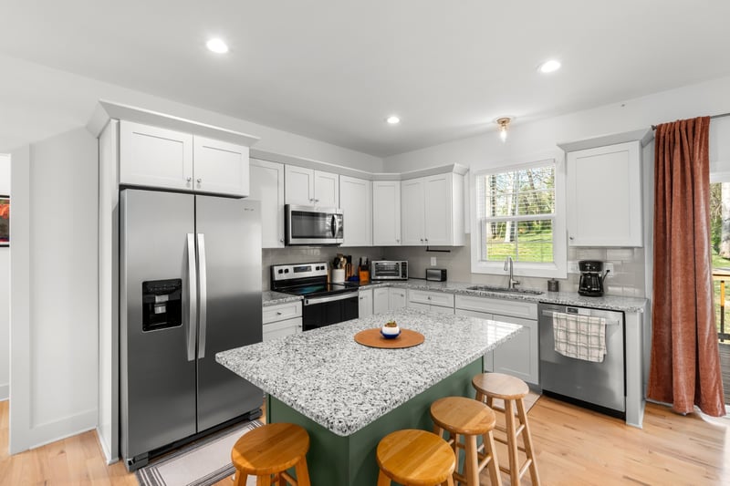 521 Lewis Ln, Charlotte, TN 37036