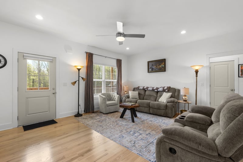 521 Lewis Ln, Charlotte, TN 37036