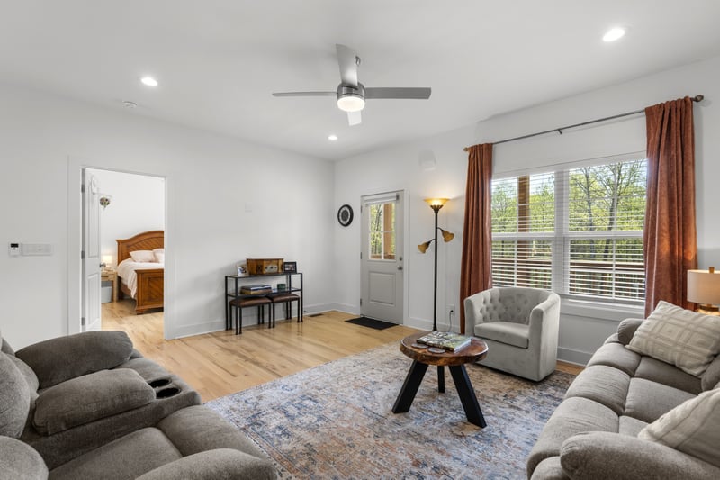 521 Lewis Ln, Charlotte, TN 37036