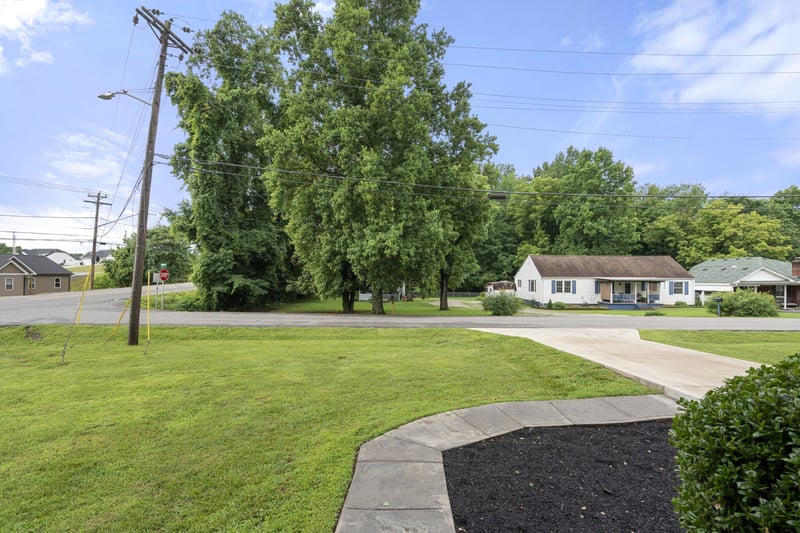 100 Brook Dr, Dickson, TN 37055