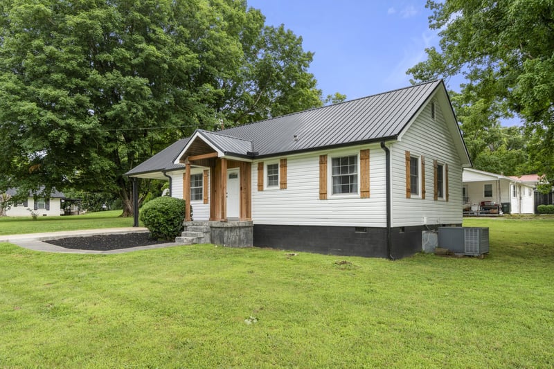 100 Brook Dr, Dickson, TN 37055