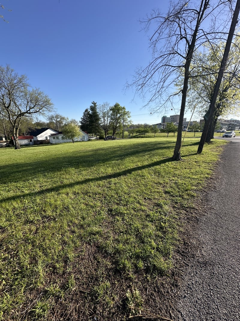 416 E Bledsoe St, Gallatin, TN 37066