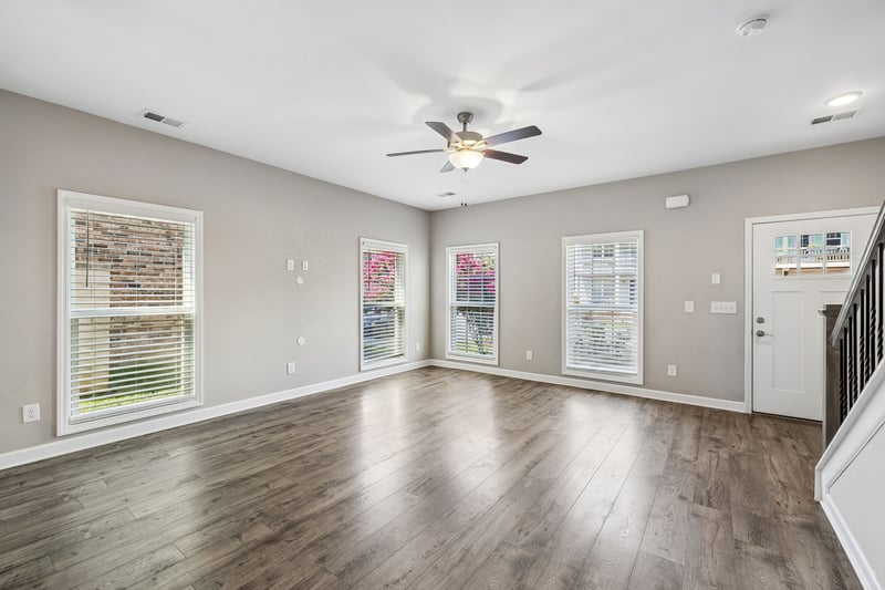 1042 Emery Bay Cir, Hendersonville, TN 37075