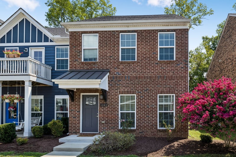 1042 Emery Bay Cir, Hendersonville, TN 37075