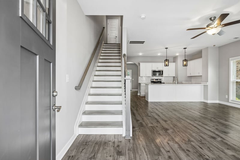 1042 Emery Bay Cir, Hendersonville, TN 37075