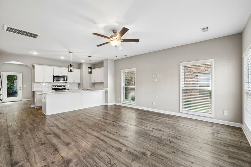 1042 Emery Bay Cir, Hendersonville, TN 37075