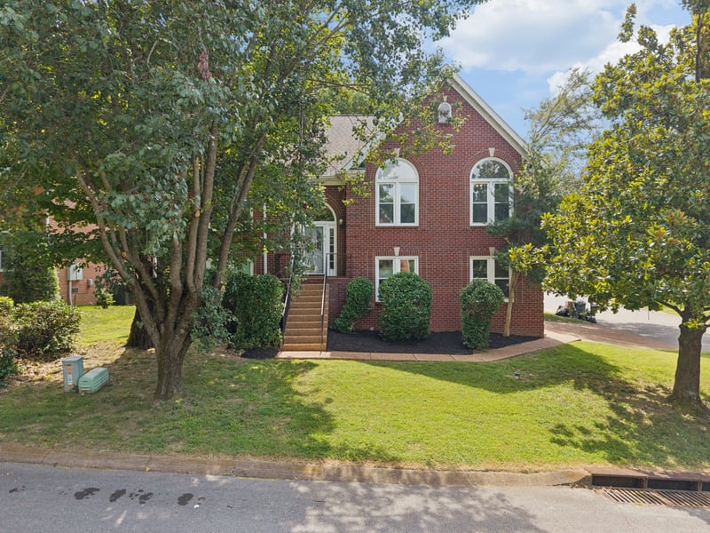 5301 Mast Pt, Hermitage, TN 37076