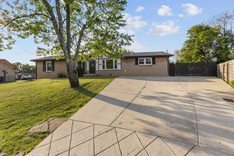 105 Donna Ct, Hendersonville, TN 37075