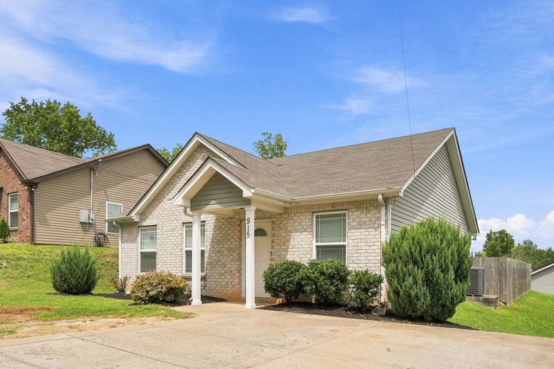 915 17th Ave E, Springfield, TN 37172