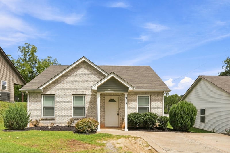 915 17th Ave E, Springfield, TN 37172