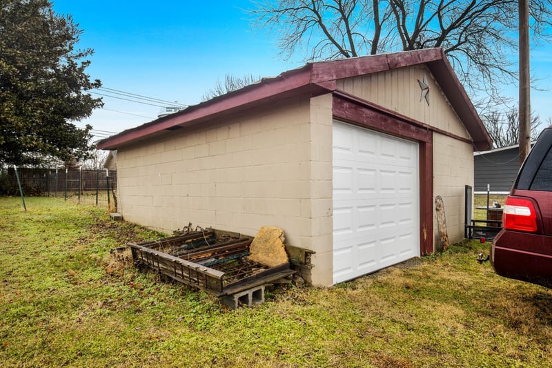 2461 Old Greenbrier Pike, Greenbrier, TN 37073