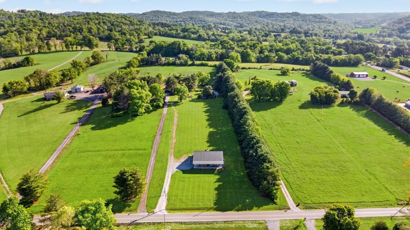 142 Mount Vernon Rd, Bethpage, TN 37022
