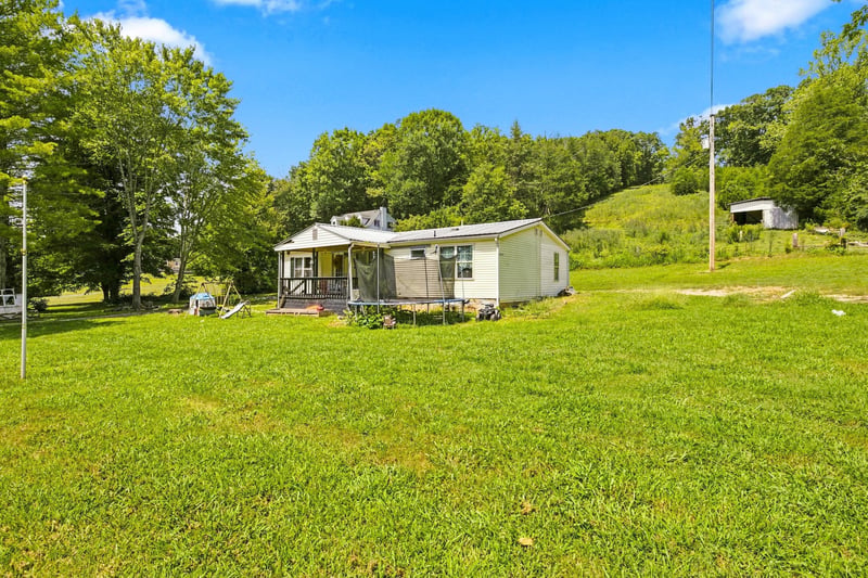 673 Cookeville Hwy, Elmwood, TN 38560
