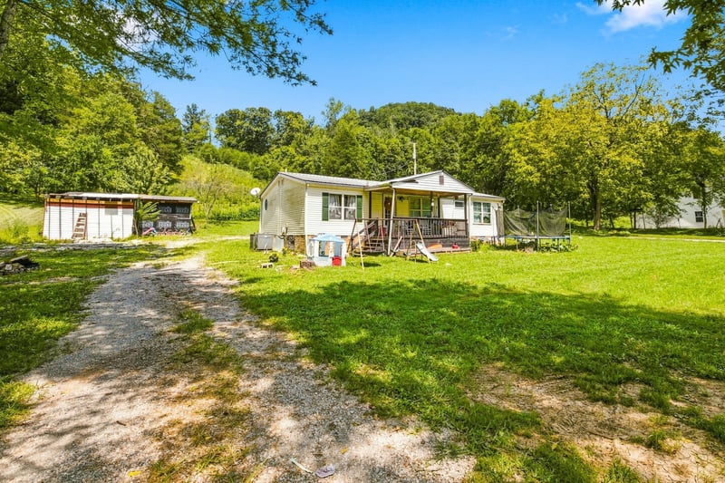 673 Cookeville Hwy, Elmwood, TN 38560