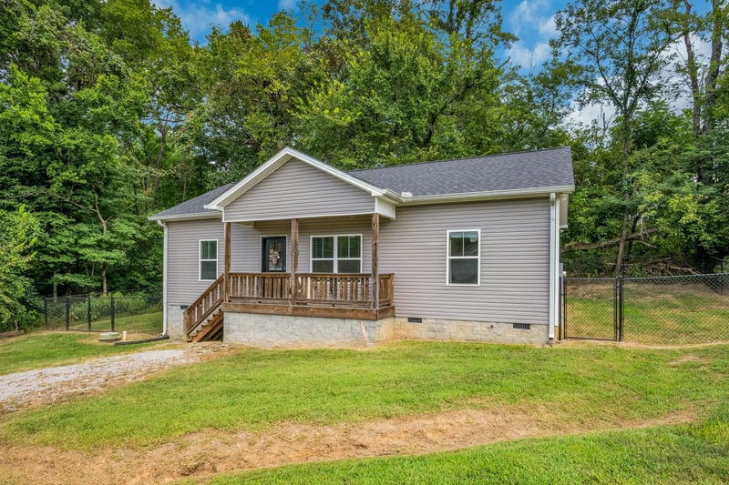112 Holland Dr, Burns, TN 37029
