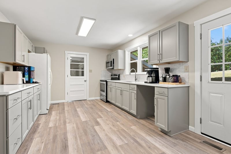 2390 Harlan Rd, Columbia, TN 38401