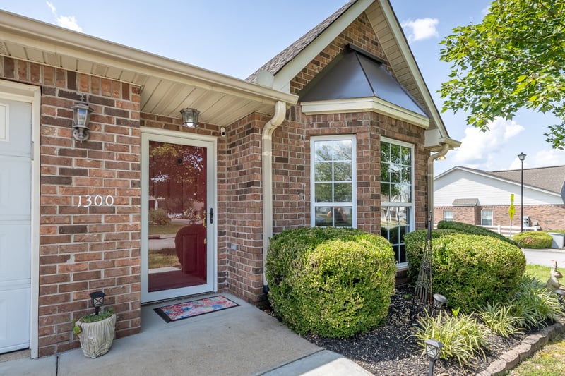 1300 Crofton Park Ct, Columbia, TN 38401