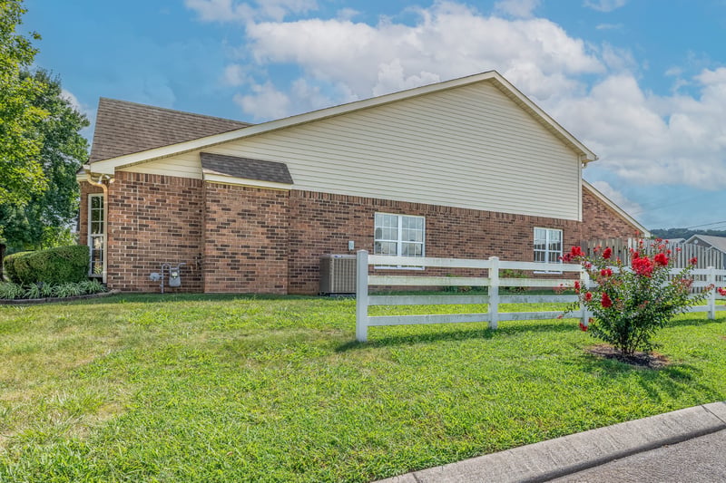 1300 Crofton Park Ct, Columbia, TN 38401
