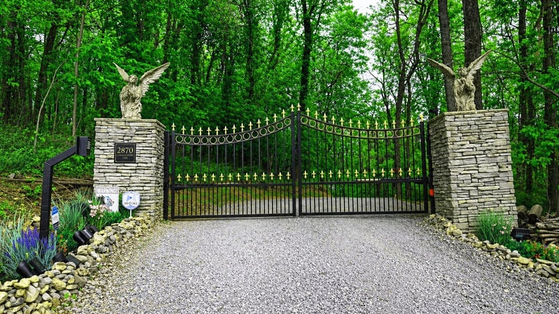 2870 Leonard Creek Ln, Arrington, TN 37014