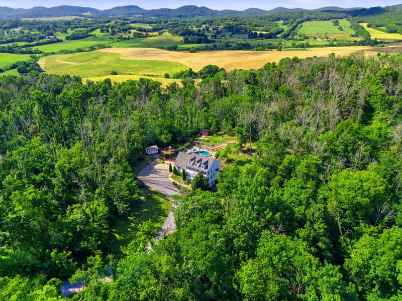 2870 Leonard Creek Ln, Arrington, TN 37014