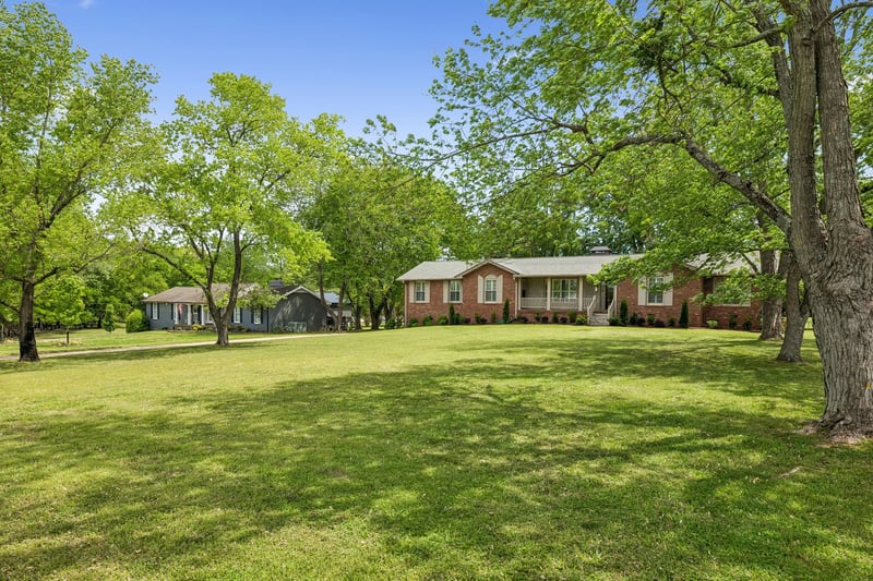281 Lake Terrace Dr, Hendersonville, TN 37075