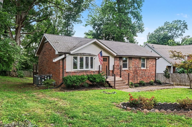 2433 Rychen Dr, Nashville, TN 37217