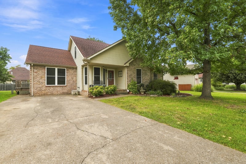 2008 Waterford Dr, Old Hickory, TN 37138