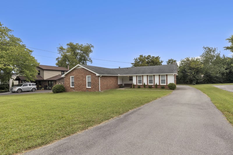 625 Dutchmans Dr, Hermitage, TN 37076