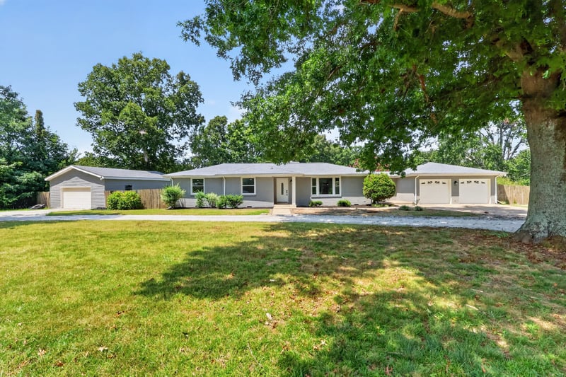 7302 Henry Dr, Fairview, TN 37062