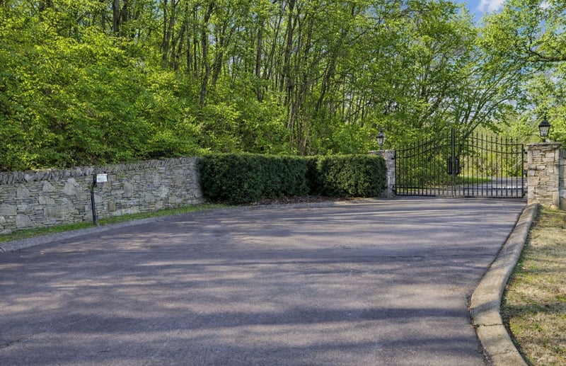 2183 S Berrys Chapel Rd, Franklin, TN 37069