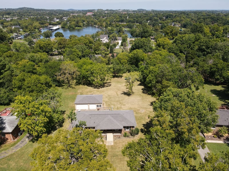 153 Country Club Dr, Hendersonville, TN 37075