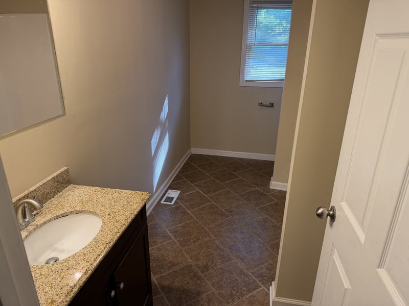 2128 Lambert Dr, Westmoreland, TN 37186
