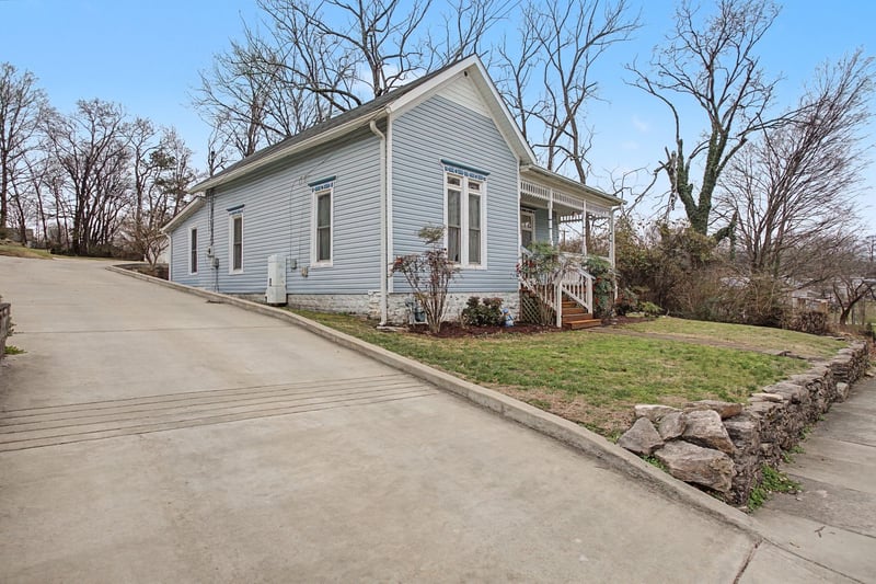 407 W 12th St, Columbia, TN 38401