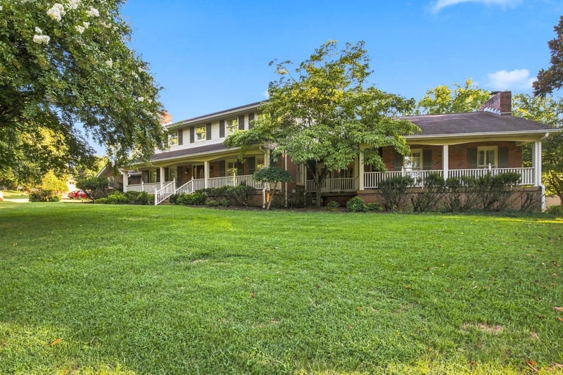 100 Applewood Valley Dr, Hendersonville, TN 37075